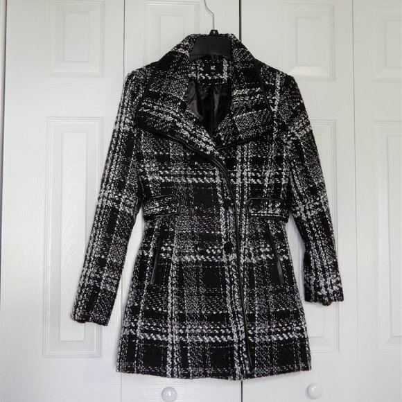 Iz Byer Jackets & Blazers - IZ BYER Black and White Tweed Plaid Belted Coat in size S
